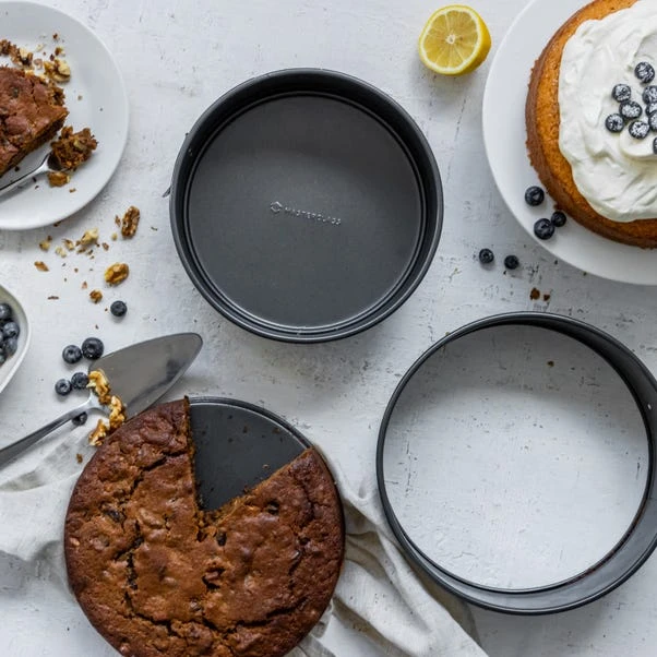 MasterClass Non Stick Set Of 2 Spring Form Cake Pans 4 MasterClass Non Stick Set Of 2 Spring Form Cake Pans - Image 2