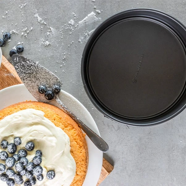 MasterClass Non Stick Set Of 2 Spring Form Cake Pans 6 MasterClass Non Stick Set Of 2 Spring Form Cake Pans - Image 4