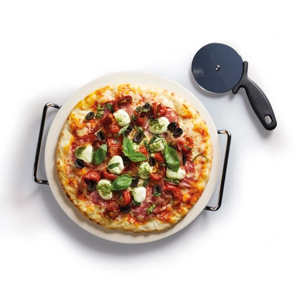 KitchenCraft World Of Flavours Italian Pizza Stone Stand And Pizza Cutter Set 32cm 5 KitchenCraft World Of Flavours Italian Pizza Stone Stand And Pizza Cutter Set 32cm - Image 3