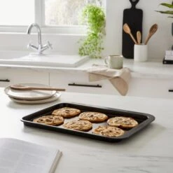 Heavy Gauge Non-Stick Baking Tray, 37cm